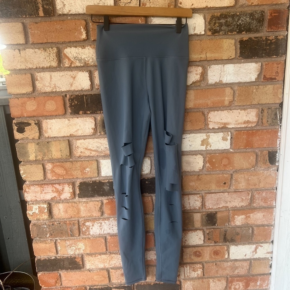 ALO YOGA GRAY RIPPED HIGH WAIST WARRIOR LEGGING - Picture 2 of 6
